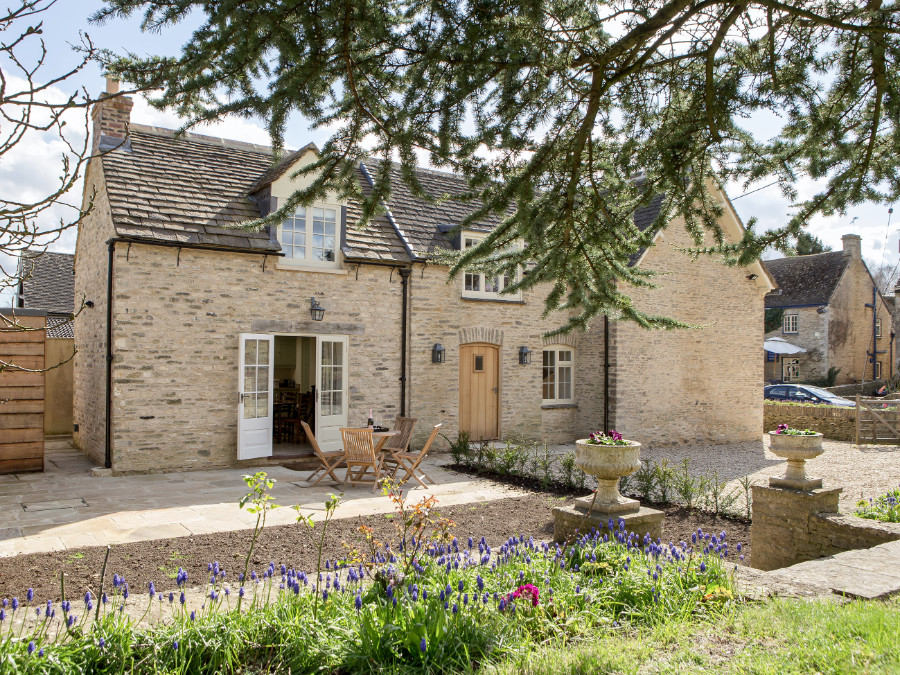THE COTSWOLD COTTAGE